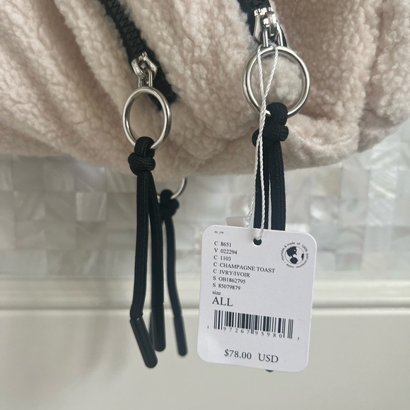 NWT new FREE PEOPLE overachiever Sherpa sling bag white champagne fuzzy - Picture 5 of 17